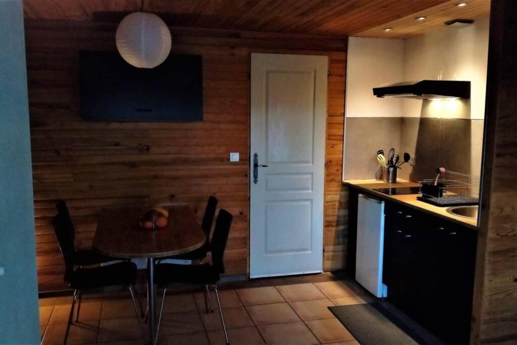 Studio 32m2 - dans propriété avec vue imprenable sur le Lac du Salagou Liausson Exterior foto